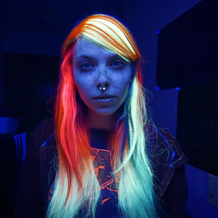 glow-in-the-dark-hair-is-the-newest-trend-of-2016_04