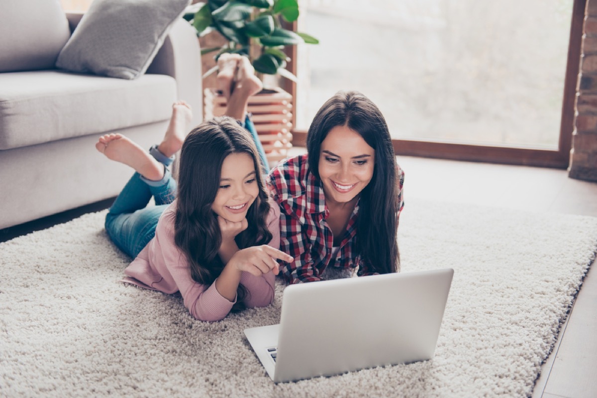 mom and daughter looking at laptop, stay at home mom