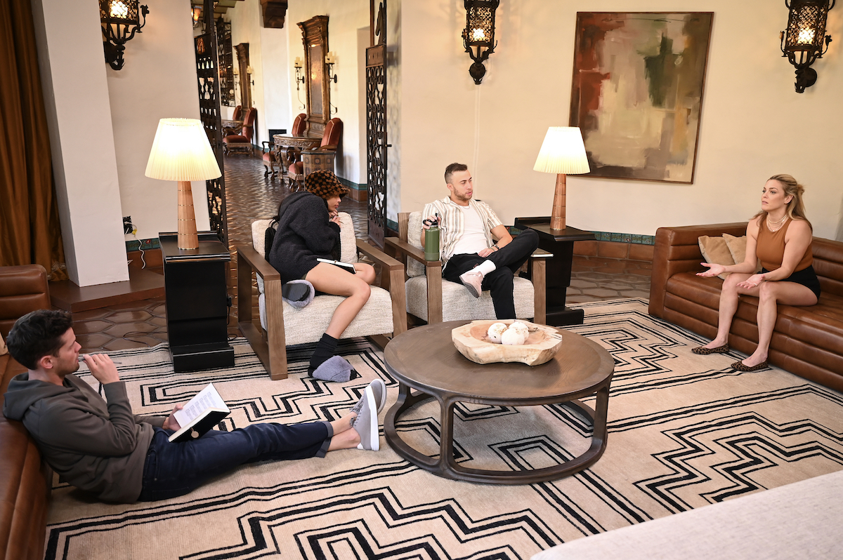 Carly Reeves and other contestants on