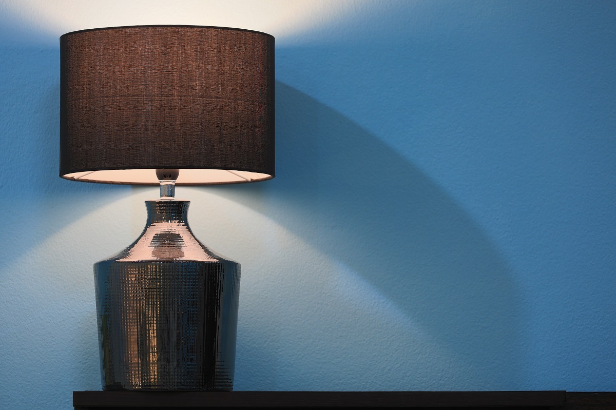 lamp on shelf home problems