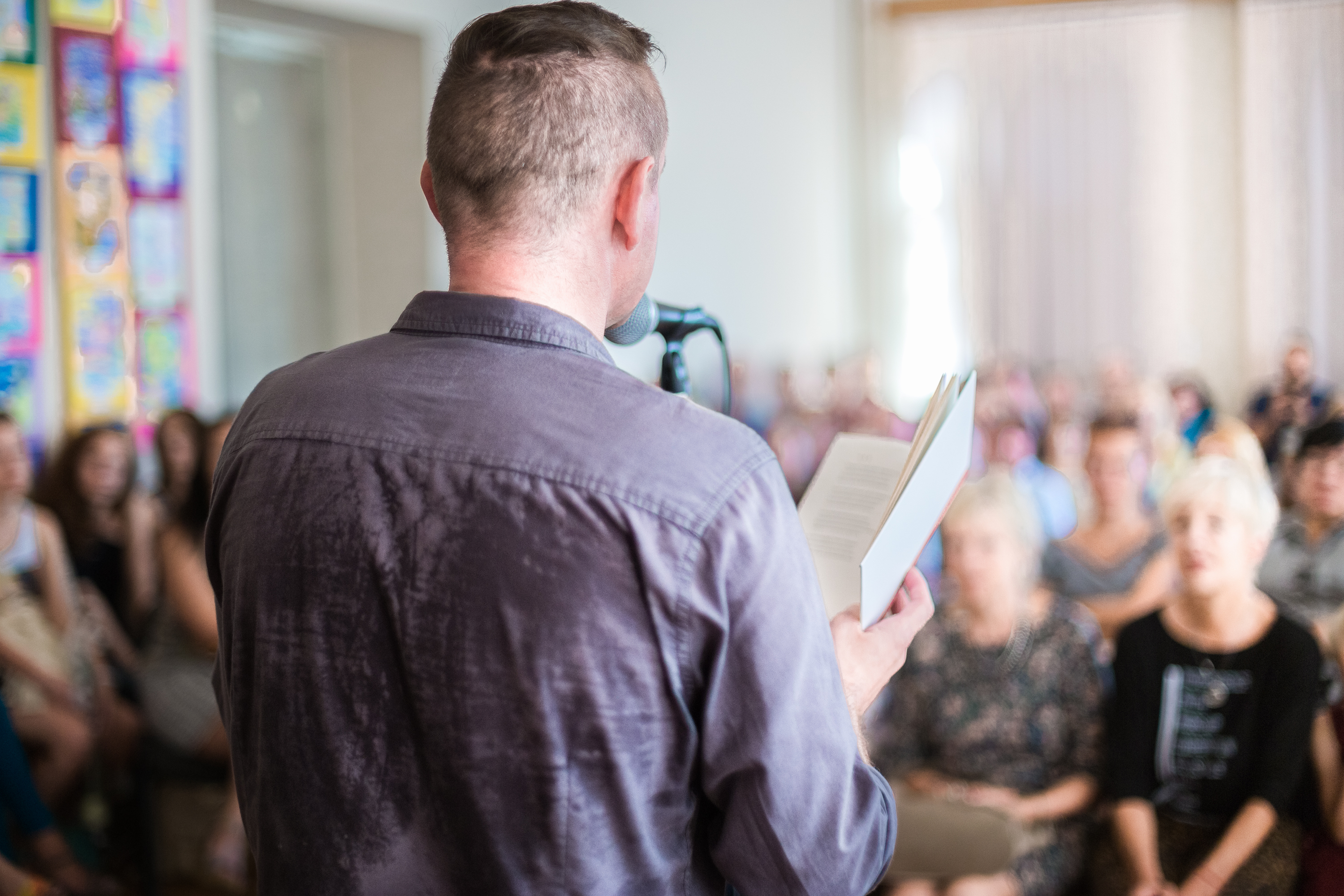 Couple enjoying one of the great non-cliche first dates.