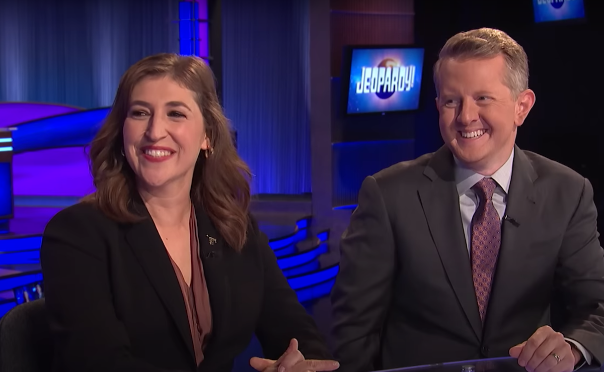 Mayim Bialik and Ken Jennings in a September 2022