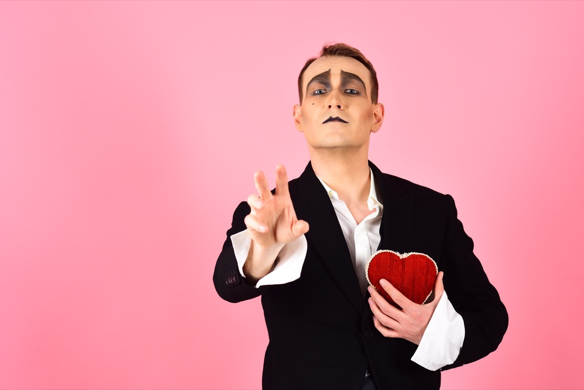 archimime holding a heart