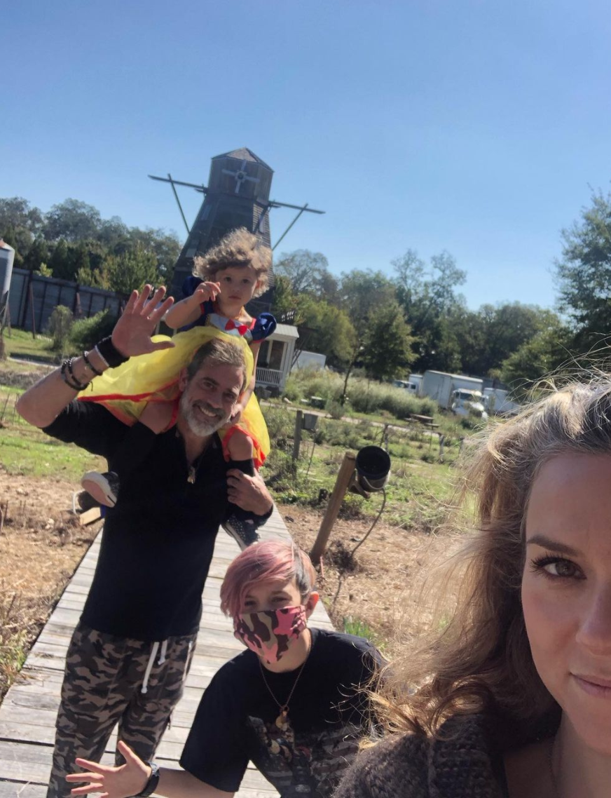 Hilarie Burton, Jeffrey Dean Morgan, and their kids on the