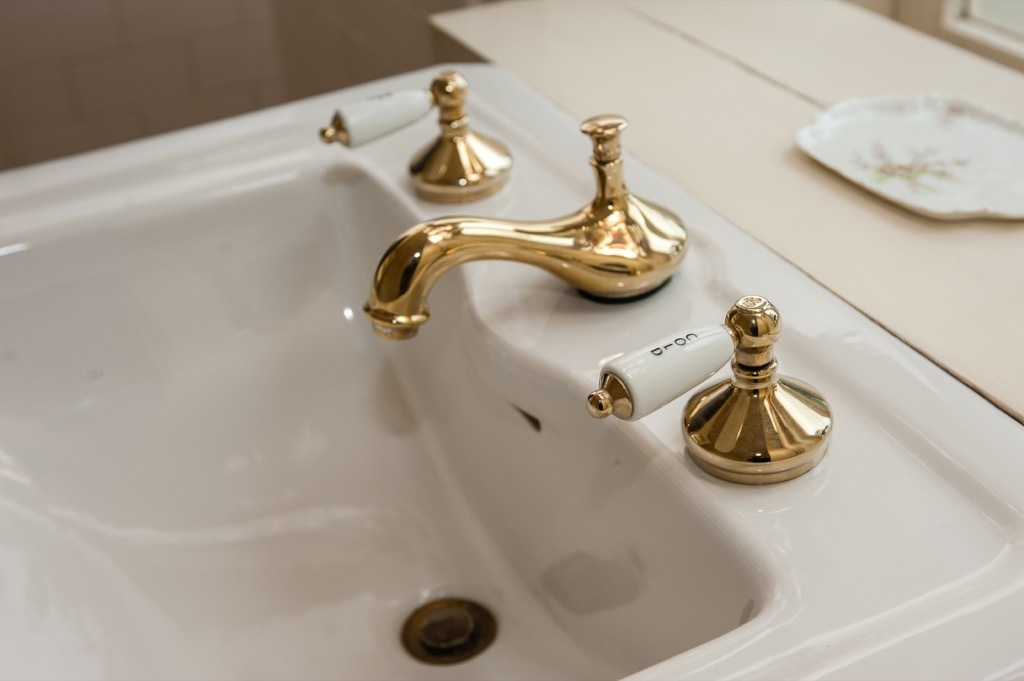 brass faucet, interior design mistakes
