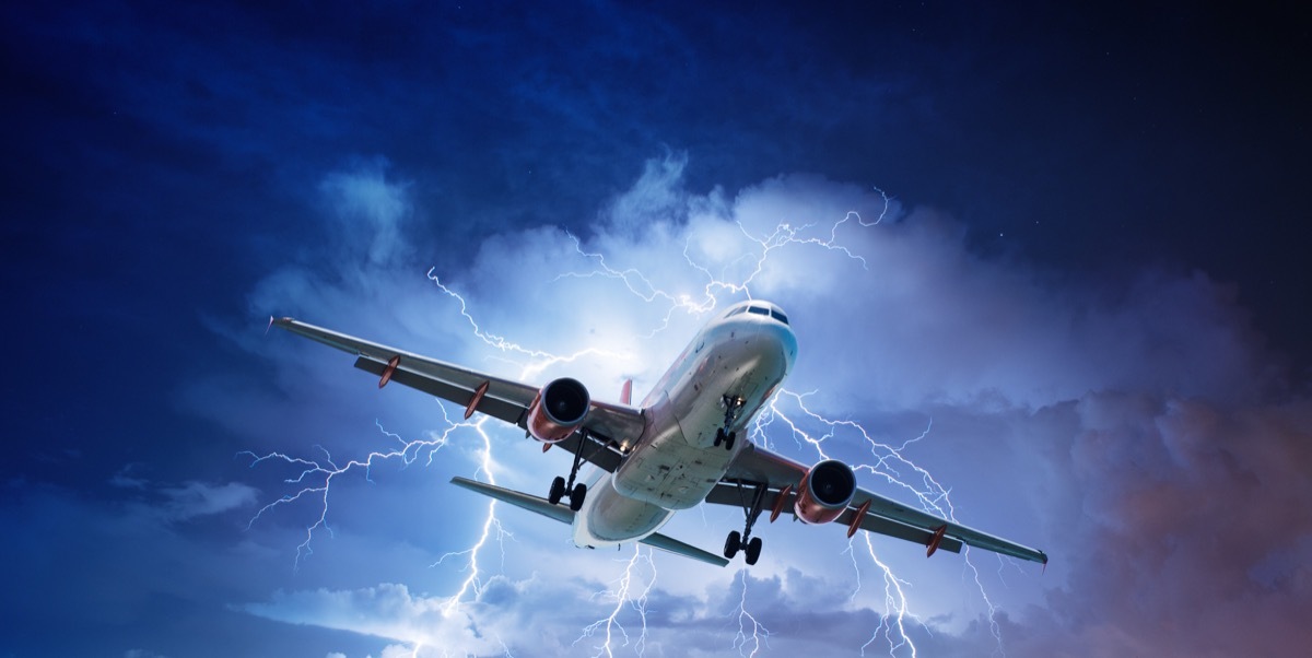 airplane going through lightning storm things that horrify flight attendants