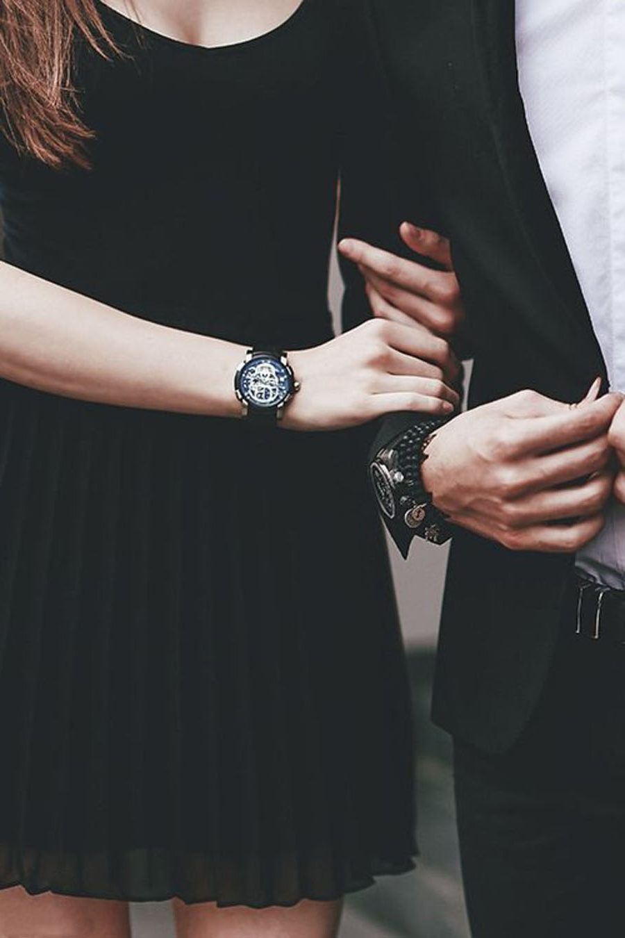 Arms linked | The Way You're Holding Hands Reveals More About Your Relationship Than You Think | Her Beauty