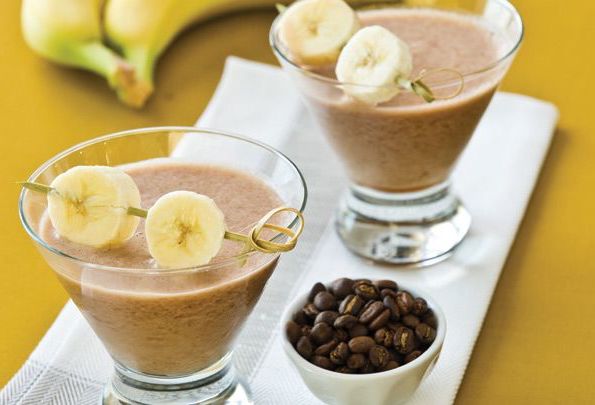 Бананово-кофейный смузи | 10 крутых рецептов холодного кофе | HerBeauty