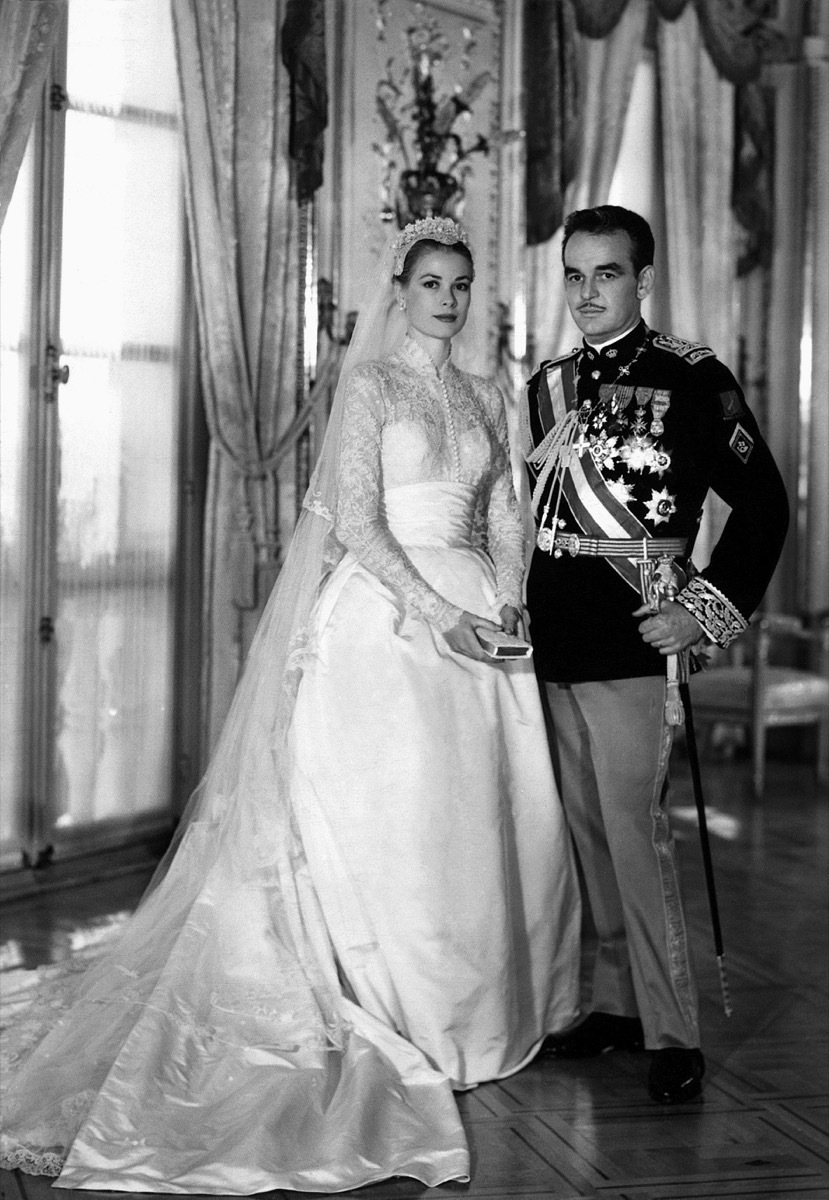GRACE KELLY and PRINCE RAINIER III PRINCE at wedding in 1956 Female Icons
