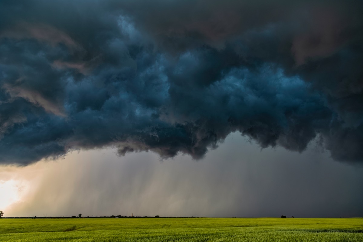 severe thunderstorm clouds