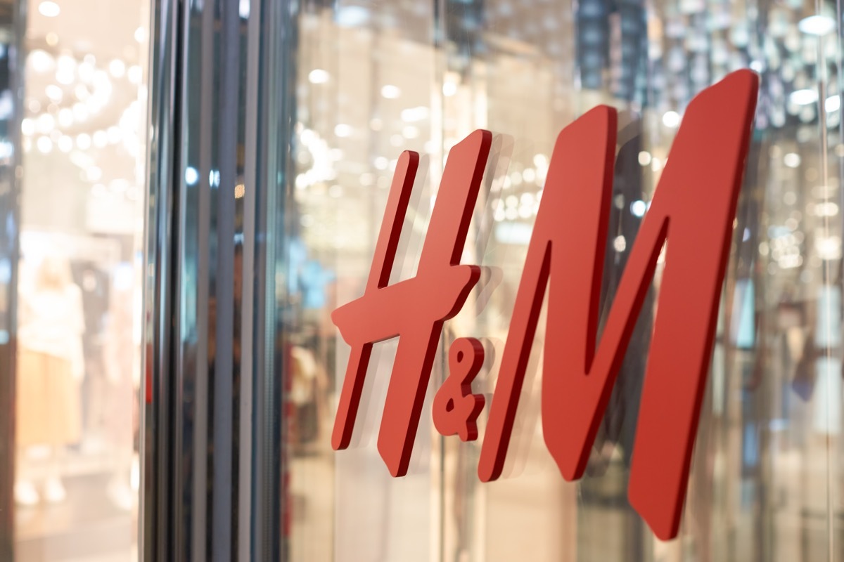 H&M Storefront {Discounts For Old Items}