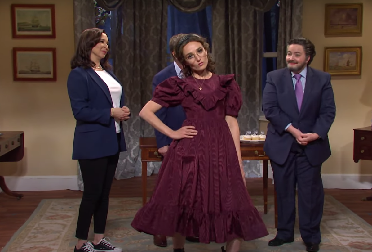 Chloe Fineman playing Ella Emhoff on