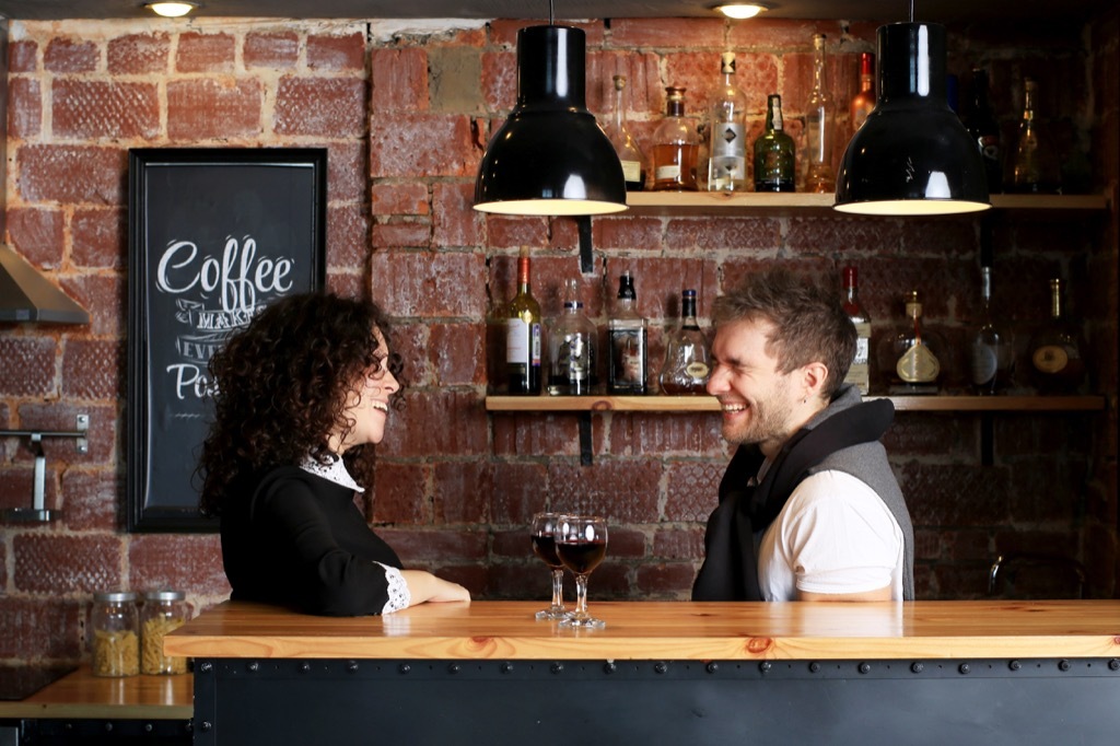 couple at a bar Being Single in your thirties