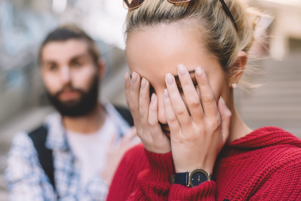 Вы не можете быть собой | 10 признаков того, что отношения пора заканчивать | Herbeauty