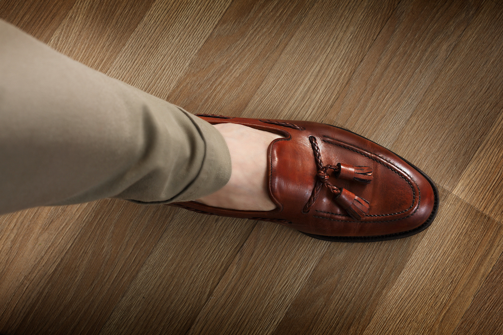man wearing brown loafers, how to dress over 40
