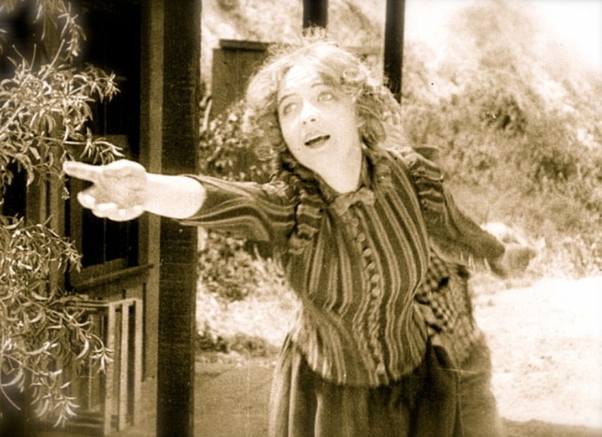 It was five minutes after five o’clock and Mrs. Neil Campbell, a neighbor of Hedda’s, heard gunshots.