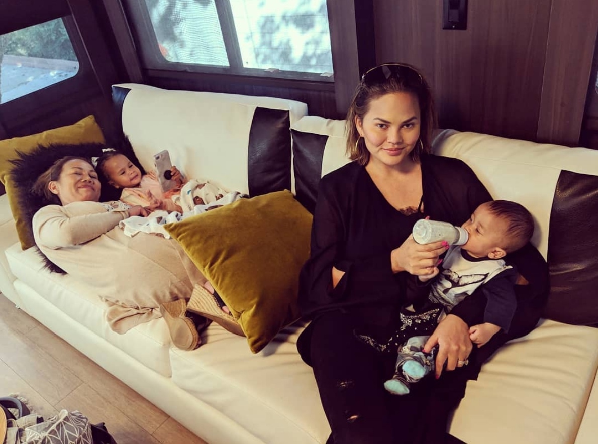 Chrissy Teigen with children and mom