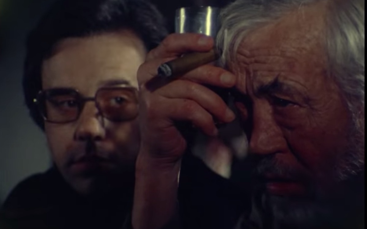 Academy Award winner Morgan Neville (20 Feet from Stardom) tells the provocative story of legendary director Orson Welles during the final 15 years of his life, when he struggled to make a Hollywood comeback with one last radical gamble. It's the untold chapter of one of the greatest