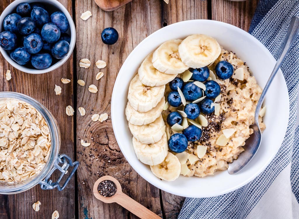 Oatmeal bowl - healthy breakfast for weight loss