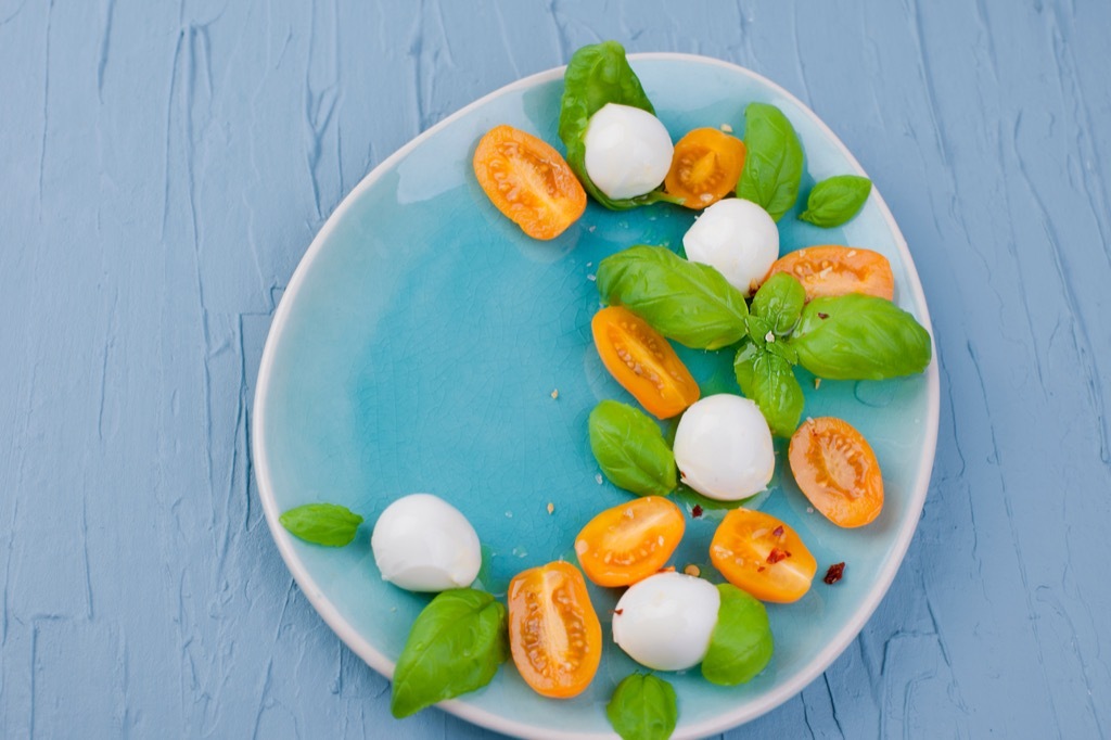 Food on a Blue Plate habits linked to a longer life