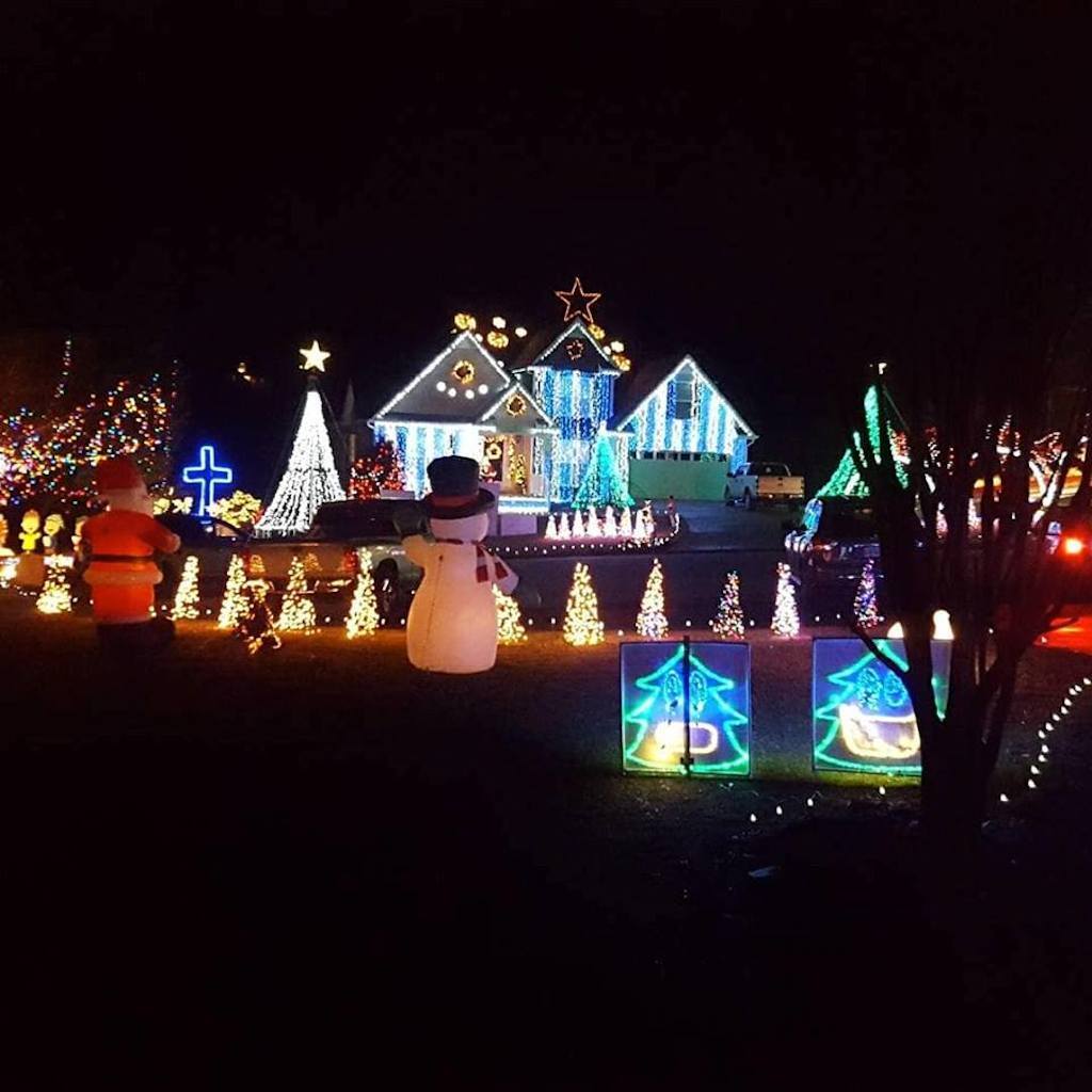 ohio town throws christmas parade for terminally ill boy