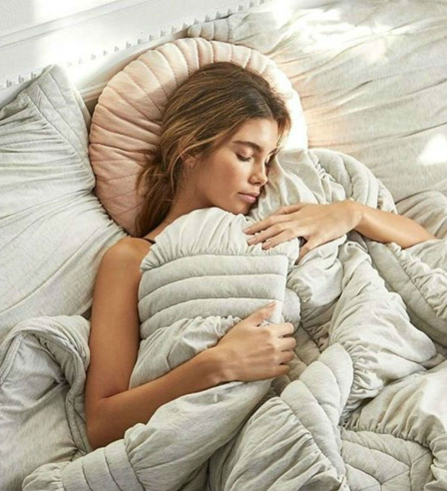 Fare una bella dormita | 7 incredili benefici di bellezza del sale marino | Her Beauty