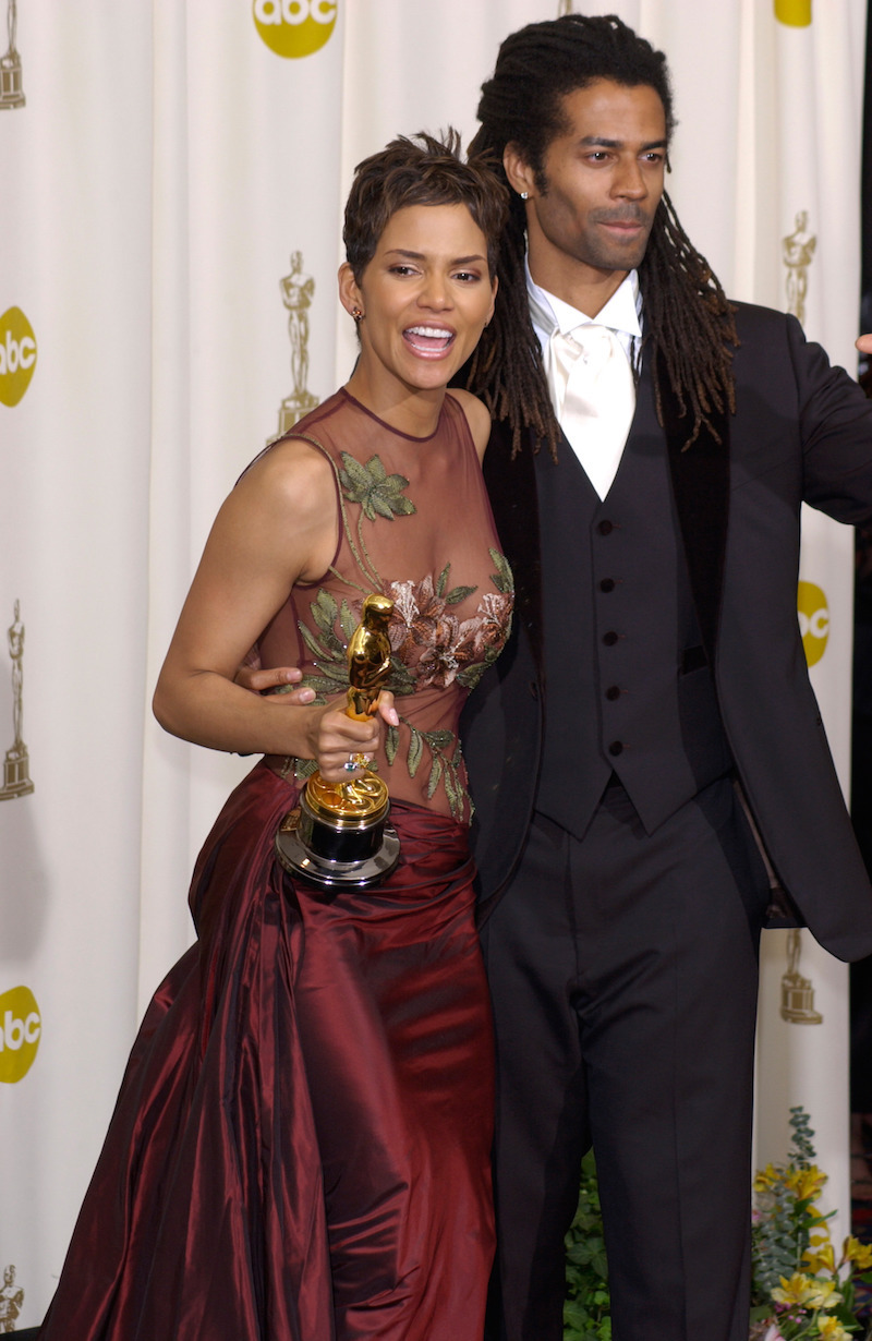 Halle Berry and Eric Benét at the 2002 Oscars
