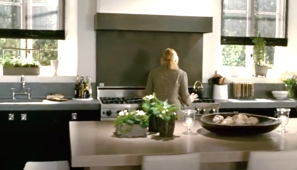 Screenshot of the character Amanda Woods' Los Angeles kitchen in the movie