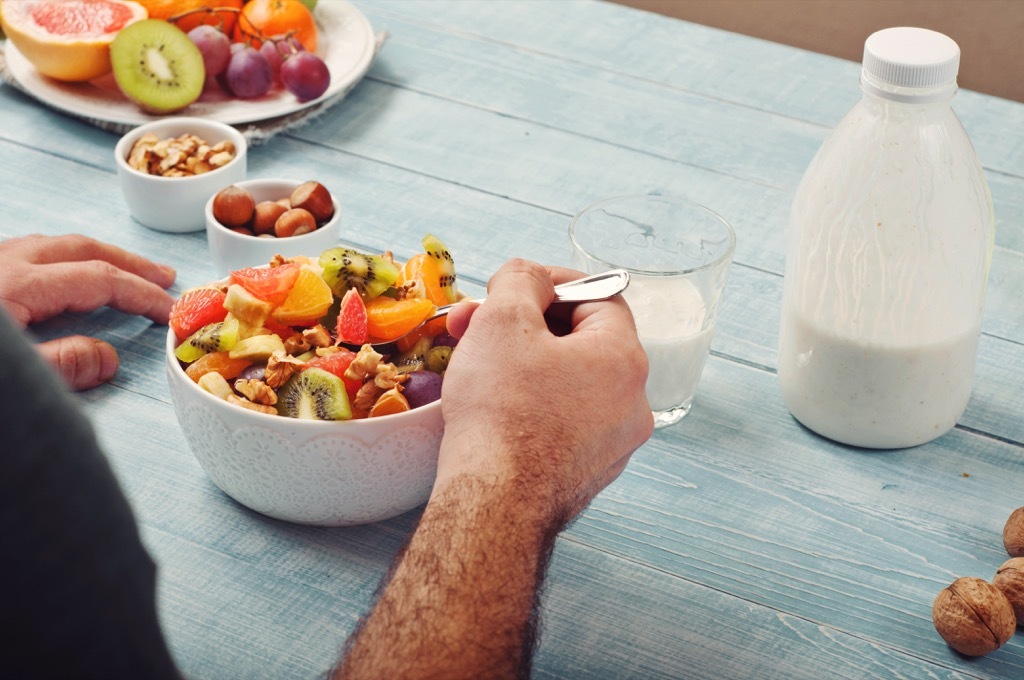 man eating a healthy bowl of vegetables, weight loss motivation