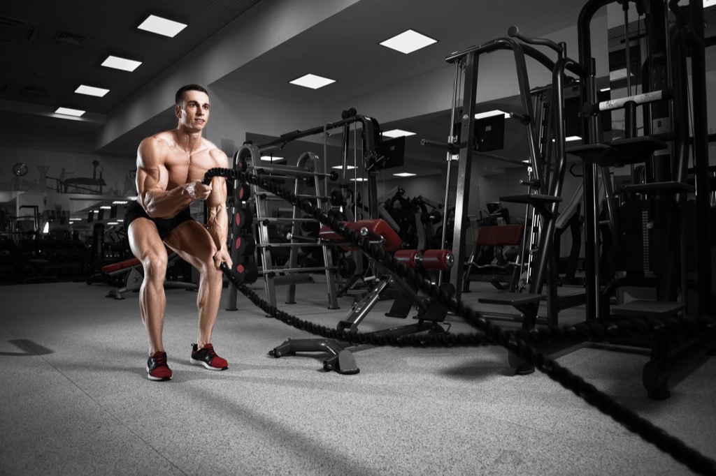 man using rope set at the gym, weight loss motivation