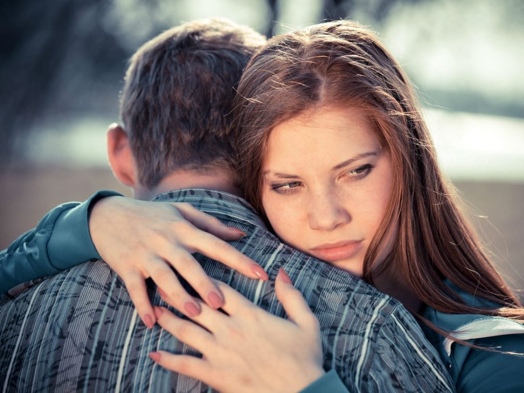 Эмоциональный шаантаж | 10 признаков того, что отношения пора заканчивать | Herbeauty