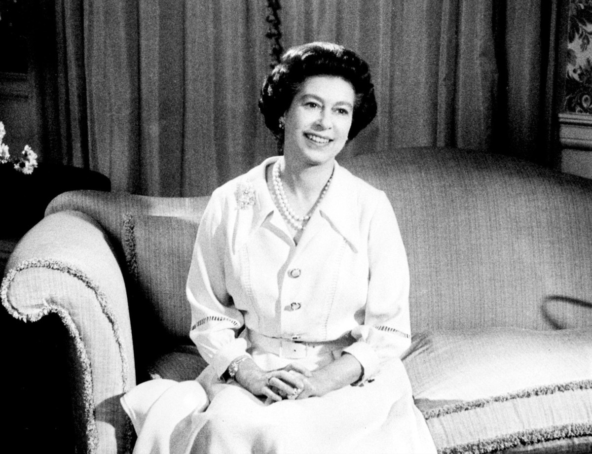 Queen Elizabeth II 1976 Christmas - Buckingham Palace