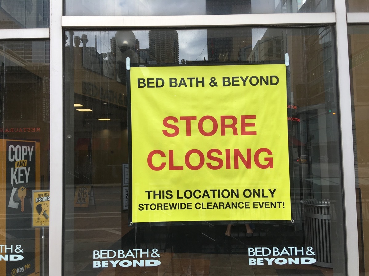 bed bath and beyond closing sign